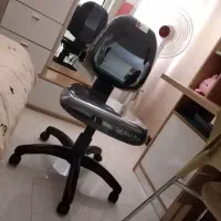 صندلی گردان قابلیت تنظیم دارد