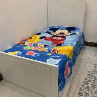 تخت همراه با تشک