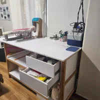 میز مناسب اتو و برش پارچه خیاطی