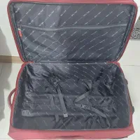 چمدان قرمز|کیف، کفش، کمربند|دورود, |دیوار