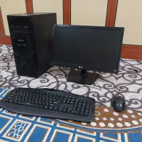 سیستم خانگی کامپیوتر تمیز  با لوازم جانبی