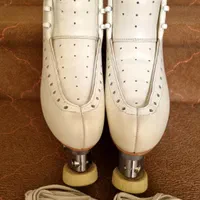 کفش اسکیت نمایشی ایتالیایی ایده‌آ ۳ ستاره|دوچرخه، اسکیت، اسکوتر|شاهین‌شهر, پاسداران|دیوار