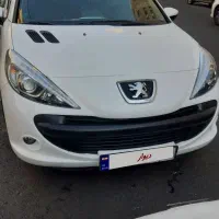 پژو ۲۰۷ به رنگ سفید مدل ۹۶ فقط نصف گلگیر رنگ