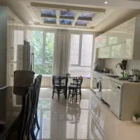 سهروردی شمالی/۹۲ متر/۲ خوابه/طبقه ۱ /نور خوب جنوب