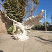 مجسمه بزرگ عقاب