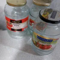 تعدادزیادی شیشه بزرگ