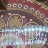 تعداد زیادی قاشق چنگال(پرند هستم)