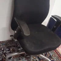 صندلی چرخ داره