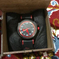 ساعت نایک|ساعت|ری, علایین|دیوار