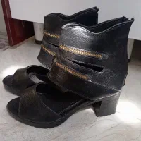 کفش مشکی و مجلسی رنگی فقط۱۵۰