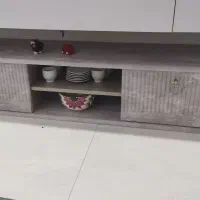 میز تلویزیون زیبا در حد نو میز تلویزیون