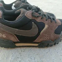 کفش|کیف، کفش، کمربند|رباط‌کریم, کیکاور|دیوار