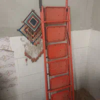 نردبان فلزی تمیز وسالم