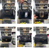 کیف و کوله تکی بخر به قیمت عمده به علت تغییر شغل|کیف، کفش، کمربند|مشهد, وکیل‌آباد|دیوار