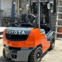 لیفتراک تویوتا ۲/۵|ماشین‌آلات صنعتی|شیراز, پادگان ولیعصر|دیوار