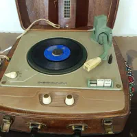 گرام گرامافون لامپی المانی فیلیپس قدیمی چوبی|کلکسیون اشیاء عتیقه|مشهد, کوثر|دیوار