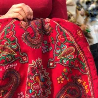مربی سوزن دوزی های سنتی ایران