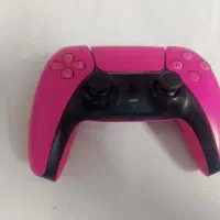 دسته ی ps 5  صورتی مشابه اکبند