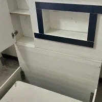 تخت و میز تحریر