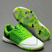 فوتسال ، کفش سالنی