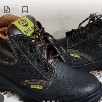 دوعدد کفش کار سایز ۴۲ دونه ای ۵۵۰تومان نونو