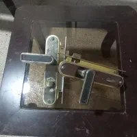 دستگیره درب و قفل‌های مربوطه کارکرده سالم