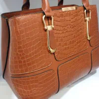 یک عدد کیف زنانه تمام چرم سالم