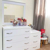 میز ۴ کشو با آینه ریلی در حد نو