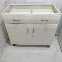 کابینت با صفحه‌ی ام دی اف