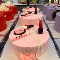 همکار خانم فروشنده