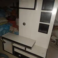 دو عدد میز تلویزیون و دو عدد گنجه فروشی