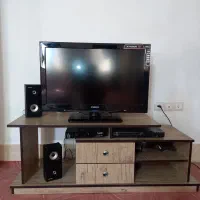 تلویزیون ۳۲ اینچ ال ای دی ایکس ویژن با میز