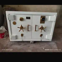 گاوصندوق زیر ویترینی