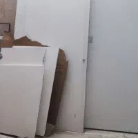 تعدادی در کمد دیواری