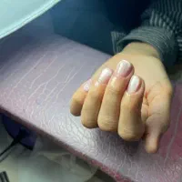 انجام خدمات کاشت ناخن