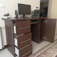 میز کامپیوتر/میز تحریر/جادار/چوبی/دارای کمد و کشو|میز تحریر و کامپیوتر|تهران, شمیران‌نو|دیوار