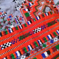 با دامن دو بدون دامن یک شیرازه دست دوز