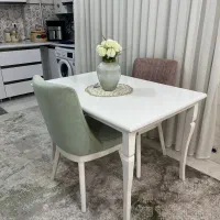 میز نهار خوری در حد نو