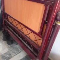 تخت دوطبقه سالم درحد نوجوان بزرگ سال