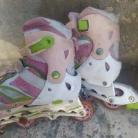 یک نوع کفش اسکیت در حد نو