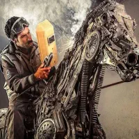 کارگرساده کار سبک  بستن رنگ میز و رگال