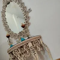 آینه و شمعدان و میز