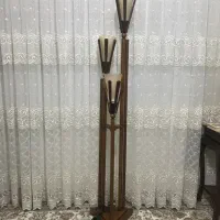 آباژور ایستاده