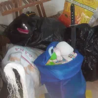 تعدادی لباس واسباب بازی