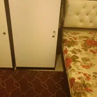 فروش دو عدد تخت یک نفره با تشک و دو کمد کوچک