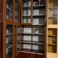 کتابخانه در دار قهوه ای تیره، ارتفاع ۲.۴۸ و عرض ۸۰