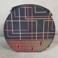 کیف چند نمونه|کیف، کفش، کمربند|صدرا-فارس, فاز ۱|دیوار