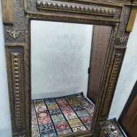 آیینه و قاب چوبی
