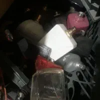 حراج یک تعداد شیشه خالی ادکلن بدون در