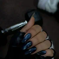 خدمات کاشت ناخن